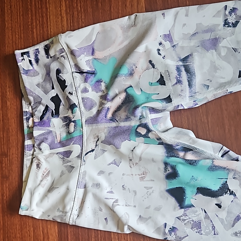 APANA Graffiti Abstract Crop Leggings Mid-Rise- White Purple Mint Green, Sm, EUC